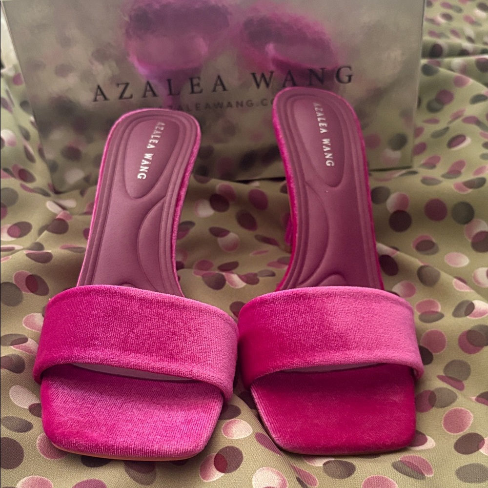 Azalea Wang Persuasion Fuscia Velvet Heels Size 9 New in Box